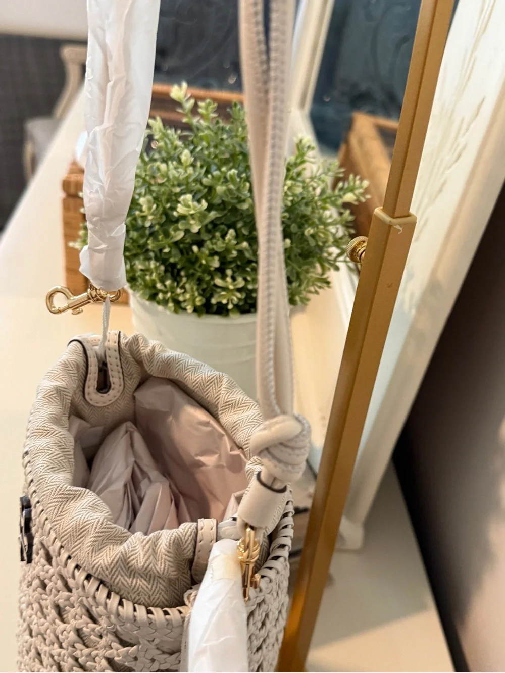 Tory Burch woven bucket bag, honeycomb “new ivory” leather shoulder strap NWT